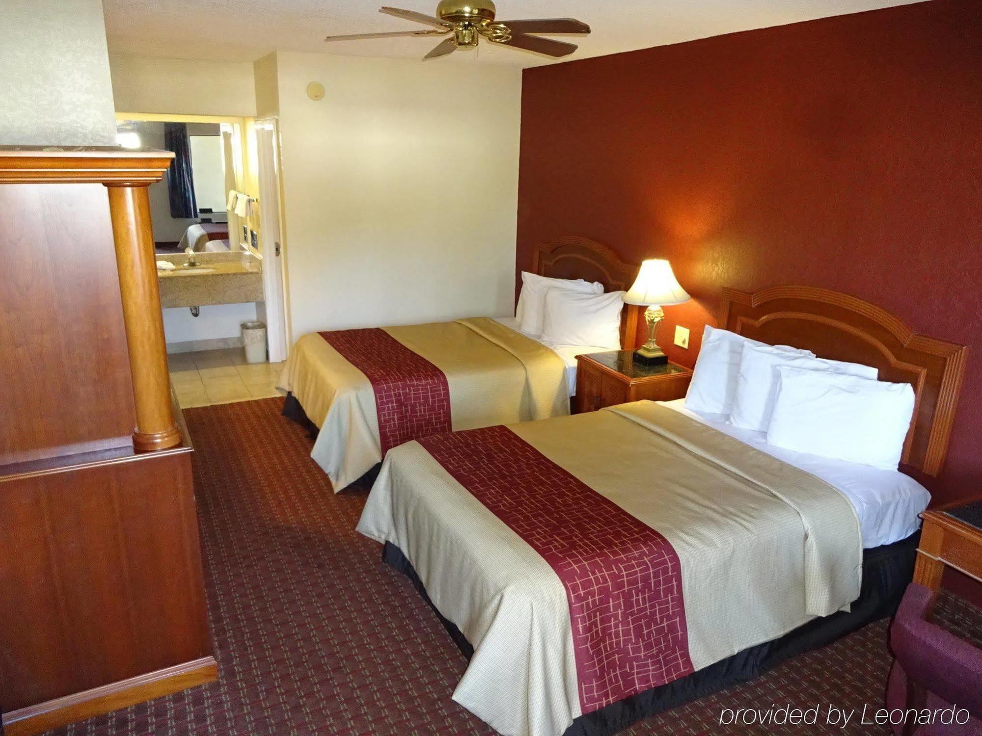 Red Roof Inn & Suites Statesboro - University מראה חיצוני תמונה